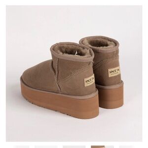 UGG Since 1974 boots NWT